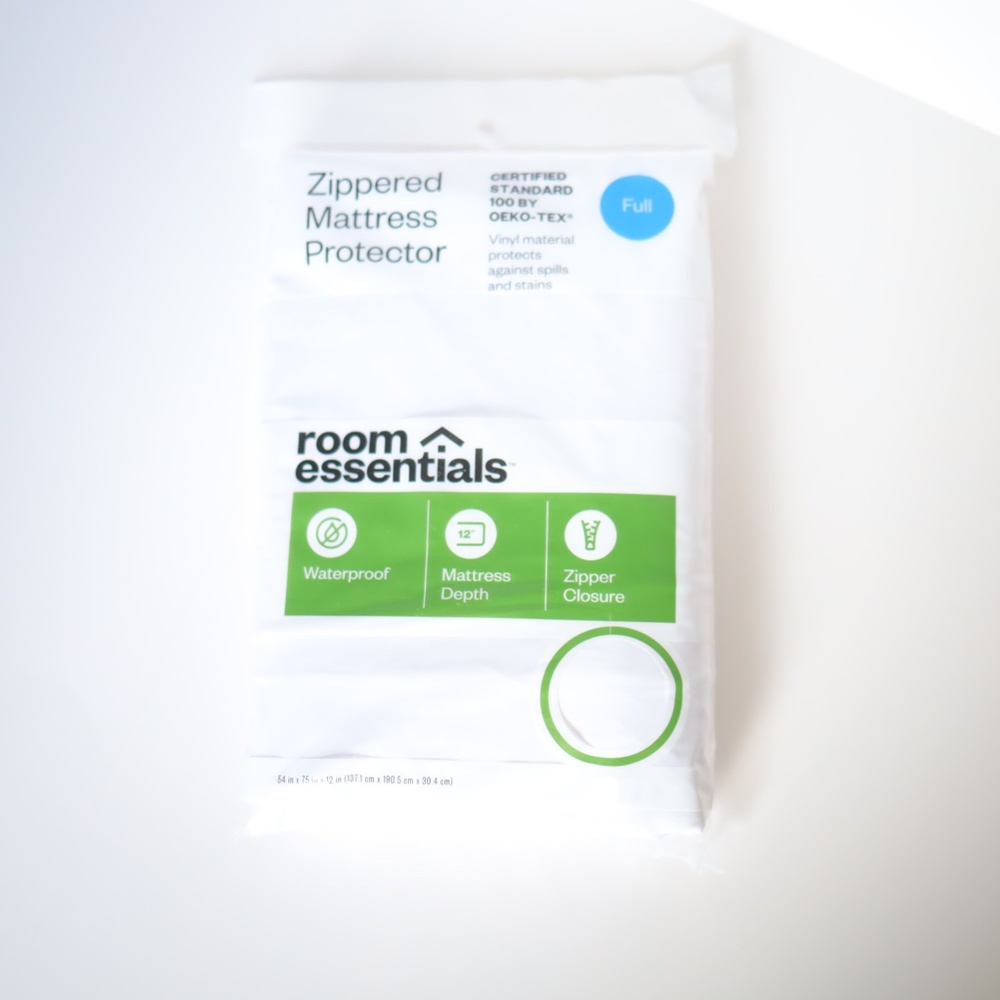 FULL SIZED  ZIPPERED MATTRESS PROTECTOR BRAND NEW